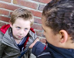 Чому деякі діти стають жертвами шкільного мобінгу?