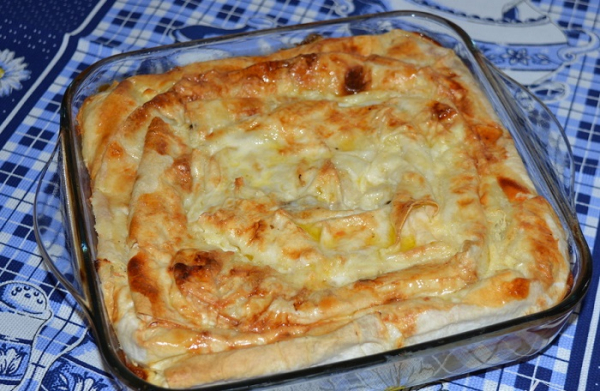 Пирог удобно запекать в стеклянной форме. / Фото: gotovim-doma.ru