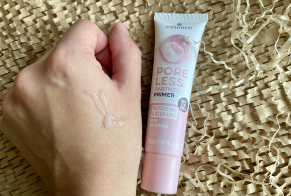 Используйте праймер для лица. / Фото: irecommend.ru