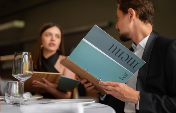 Немцы подают блюда строго по правилам. / Фото: www.freepik.com.