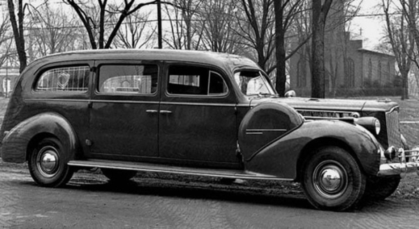 Первой скорой помощью был... катафалк. /Фото: listverse.com