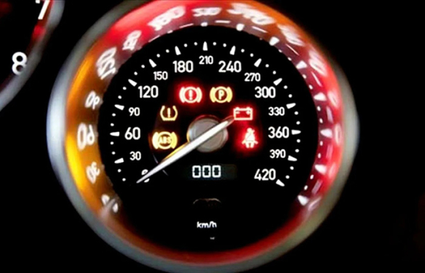 Запредельный спидометр Bugatti Veyron./ Фото: metrovoice.net