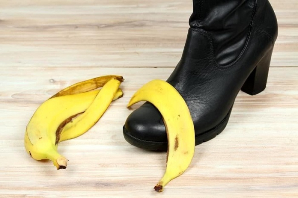 Шкурка возвращает обуви блеск. / Фото: de.style.yahoo.com