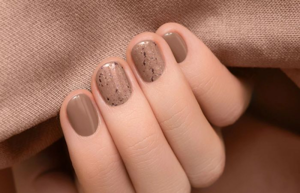Маникюр в нюдовом бежевом оттенке.  Фото: zadovoljna.dnevnik.hr.