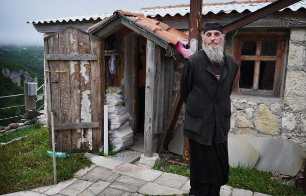 Монах Максим Кавтарадзе, Автор фото: Amos Capple.  Фото: elembrujodegaia.blogspot.com