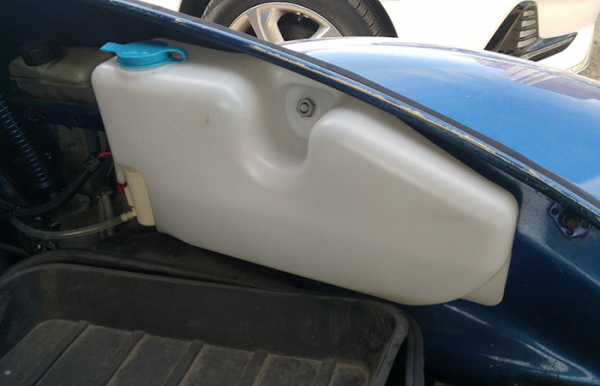 Бачок омывателя./ Фото: drive2.ru