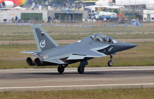 Hongdu L-15B./ Фото: kaskus.co.id