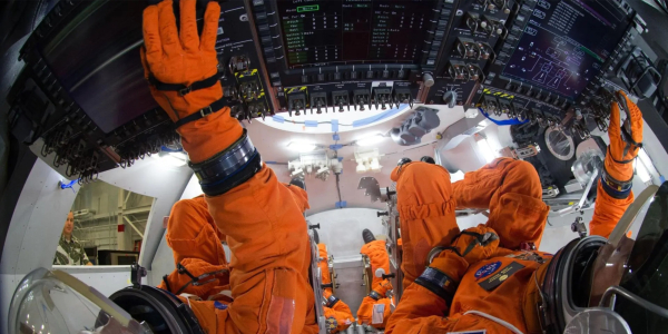 Артемида II: интерьер внутри капсулы