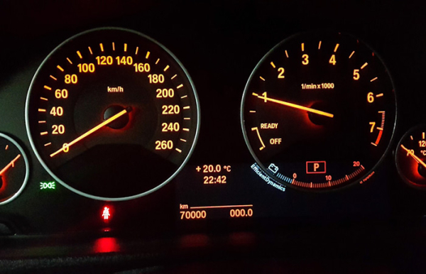 Спидометр современного автомобиля./ Фото: ytimg.com