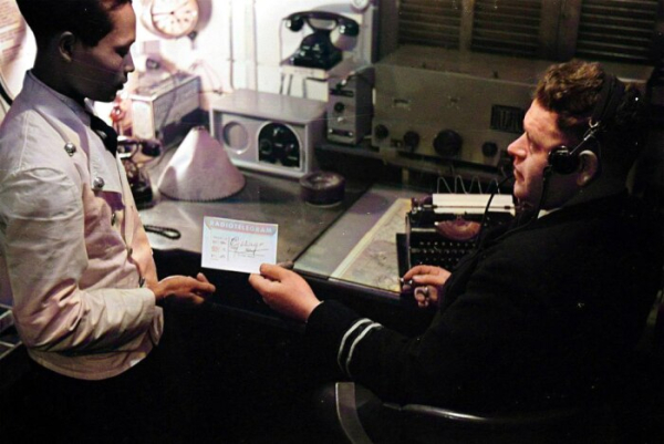 Передача сообщения. / Фото: commons.wikimedia.org.