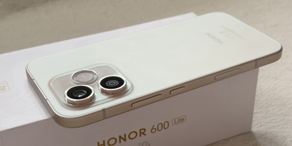 Обзор Honor 600 Lite: кнопки на правой стороне корпуса