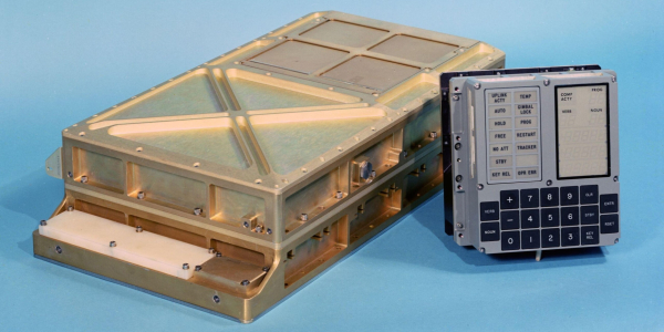 Бортовой компьютер «Аполлона» AGC с клавиатурно-дисплейным модулем