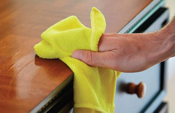 Лучше использовать тряпки из микрофибры.  Фото: img.buzzfeed.com.