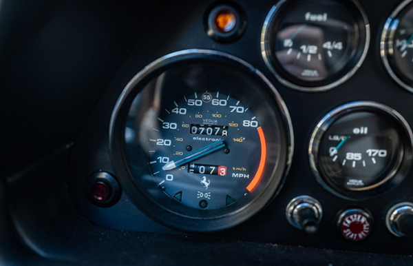 Урезанный спидометр Феррари./ Фото: ferraris-online.com