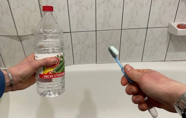 Вам понадобится уксус, зубная щетка и паста. / Фото: progoroduhta.ru