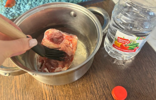 Уксус продлит свежесть мяса.
