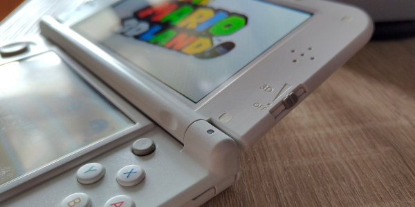 Nintendo 3DS: органы управления на правой стороне приставки