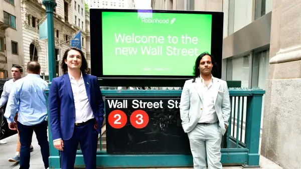 Глава AMC обурений через токенізацію акцій Robinhood без дозволу