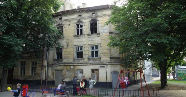 Львів просить Мінкульт про допомогу у відновленні двох аварійних будинків
