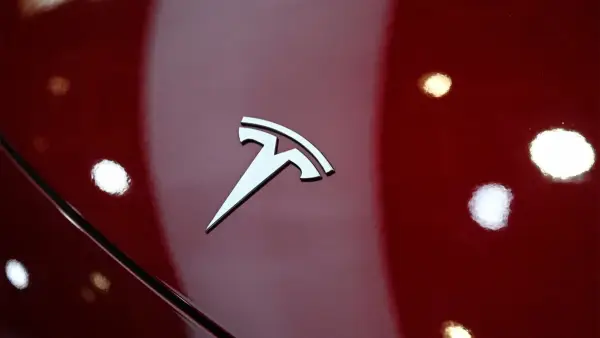 Tesla на автопілоті спричинила смертельну аварію на трасі