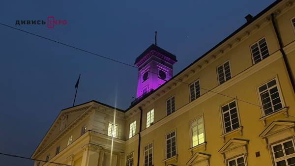 Львівська Ратуша засяяла рожевим, підтримавши Всесвітній день боротьби з раком молочної залози