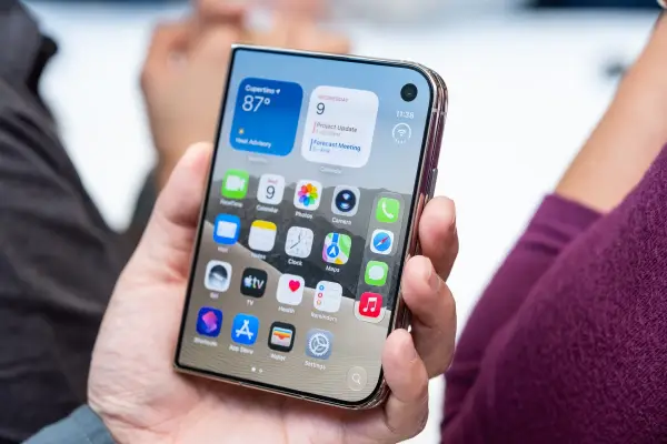 iPhone Duo: Реальність не раніше 2027 року